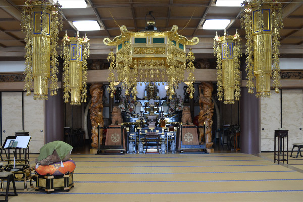 大本堂内